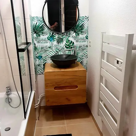 Cozy With Private Parking Wifi Apartament Lourdes