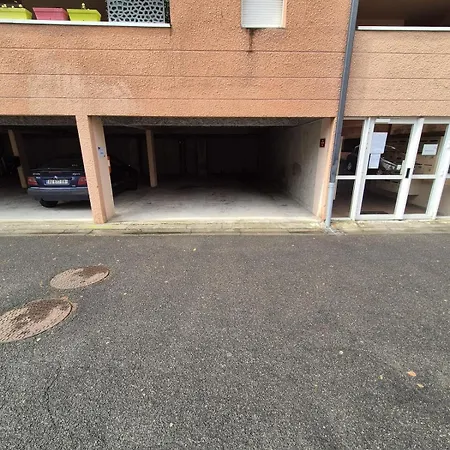 Apartman Cozy With Private Parking Wifi Lourdes