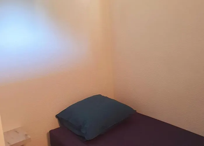 Cozy With Private Parking Wifi