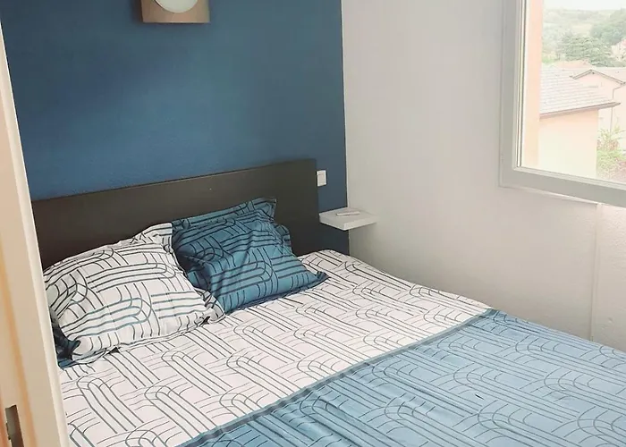 Cozy With Private Parking Wifi Apartament